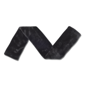 Fourreau de sangle souple et moelleux en fourrure synthétique pour chevaux délicats.